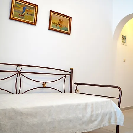1 Hotel